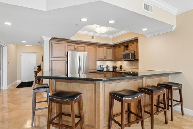 2640 Lake Shore Drive 1811, Riviera Beach, FL 33404