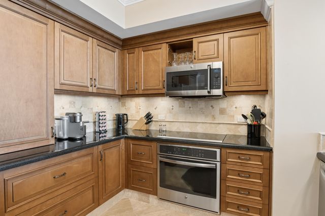 2640 Lake Shore Drive 1811, Riviera Beach, FL 33404