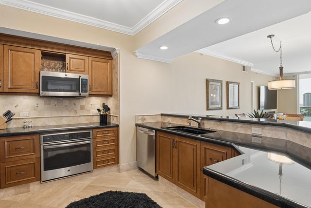 2640 Lake Shore Drive 1811, Riviera Beach, FL 33404