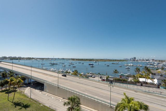 2640 Lake Shore Drive 1811, Riviera Beach, FL 33404