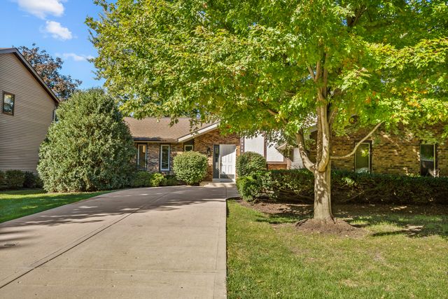 2924 Hickory Court, Woodridge, IL 60517