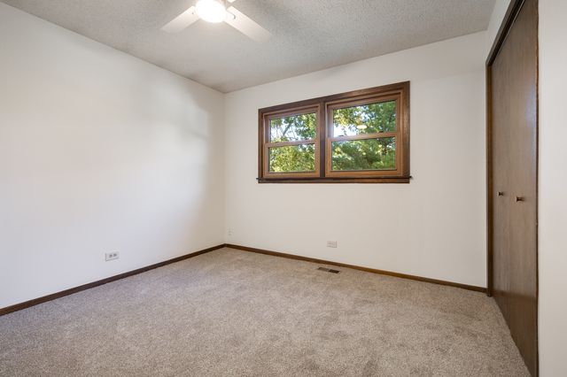2924 Hickory Court, Woodridge, IL 60517