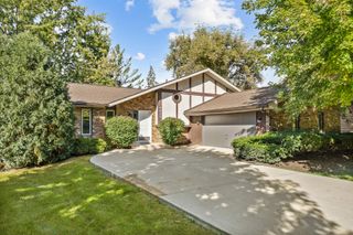 2924 Hickory Court, Woodridge, IL 60517
