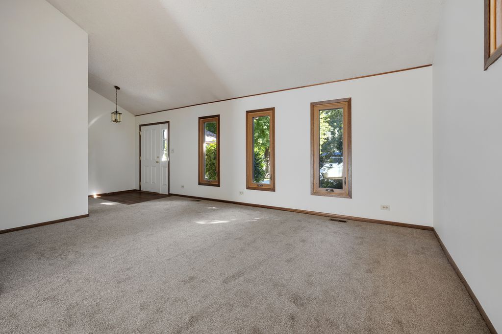 2924 Hickory Court, Woodridge, IL 60517 — photo 3