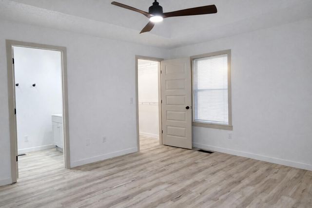 950 E Lily Drive, Ozark, MO 65721