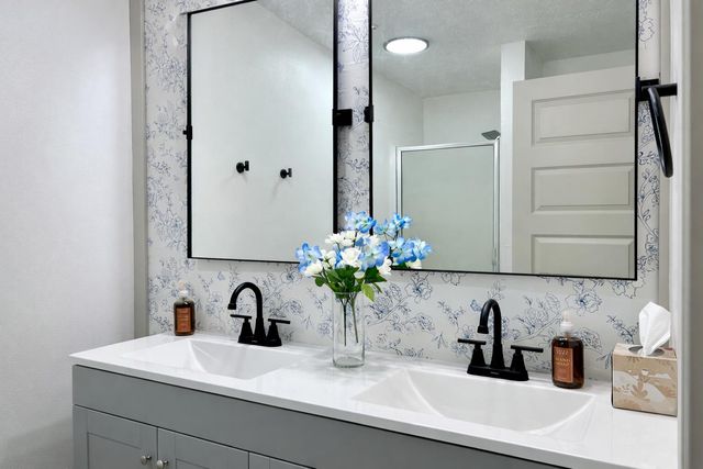 950 E Lily Drive, Ozark, MO 65721