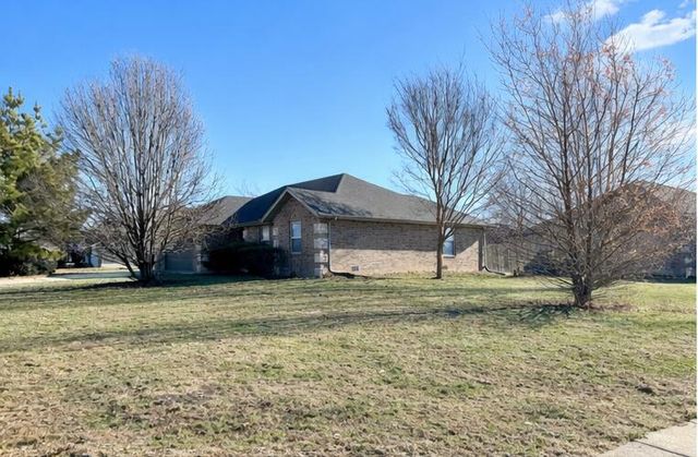 950 E Lily Drive, Ozark, MO 65721