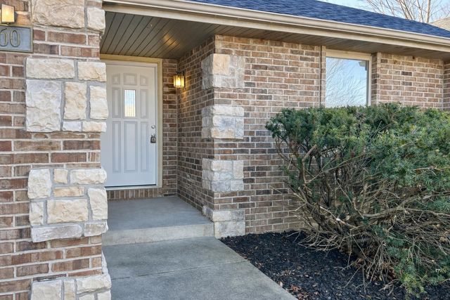 950 E Lily Drive, Ozark, MO 65721