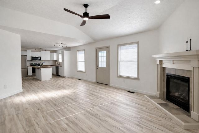 950 E Lily Drive, Ozark, MO 65721