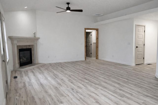 950 E Lily Drive, Ozark, MO 65721