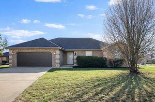 950 E Lily Drive, Ozark, MO 65721