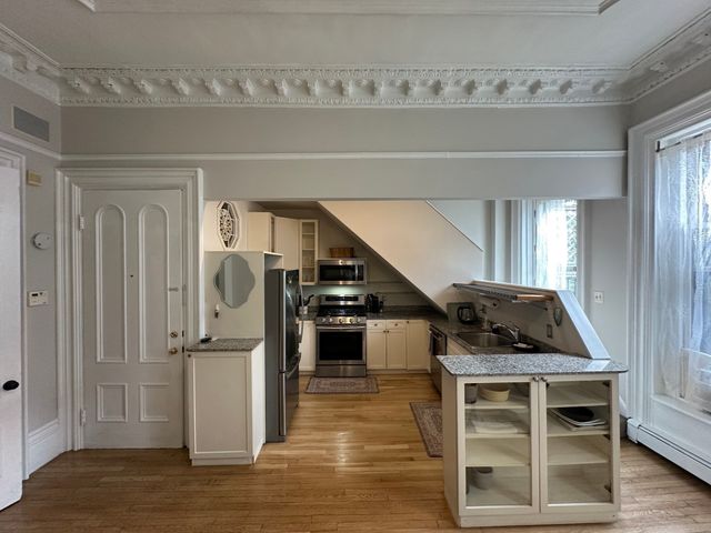 36 Upton 2, Boston, MA 02118
