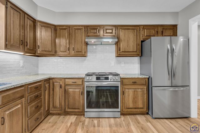 5824 SW 28th TER, Topeka, KS 66614