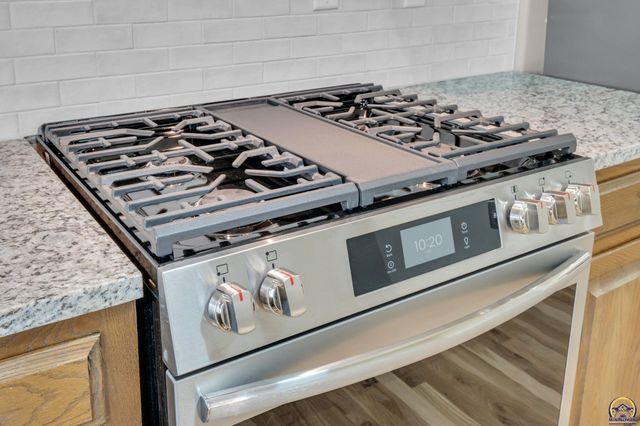 5824 SW 28th TER, Topeka, KS 66614