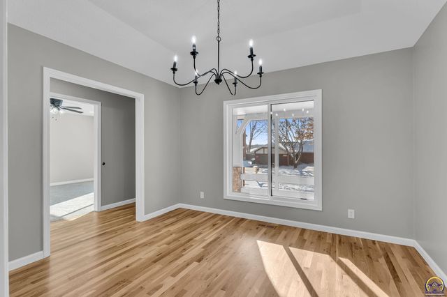 5824 SW 28th TER, Topeka, KS 66614