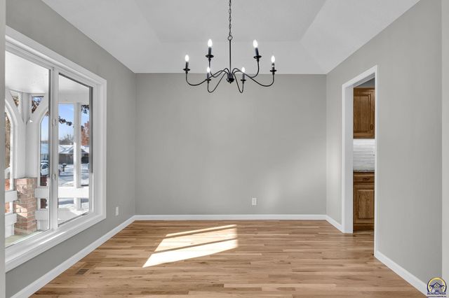 5824 SW 28th TER, Topeka, KS 66614