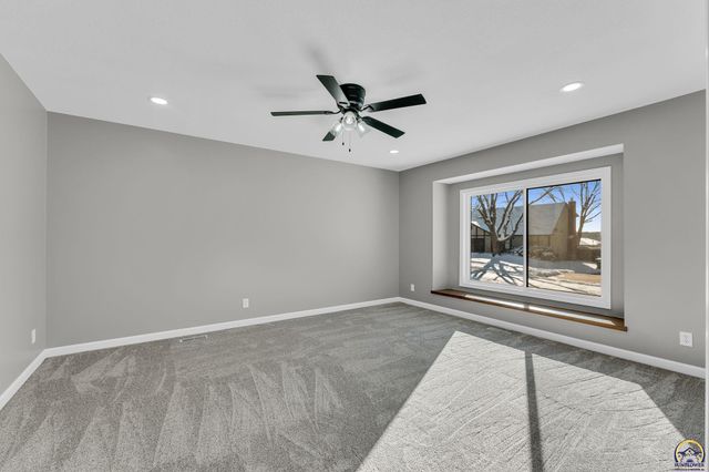 5824 SW 28th TER, Topeka, KS 66614