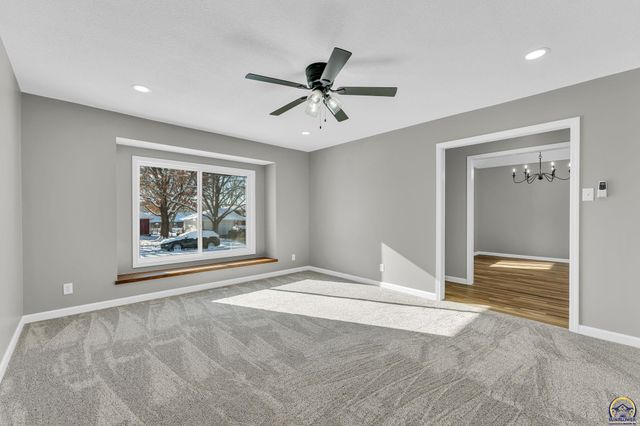 5824 SW 28th TER, Topeka, KS 66614