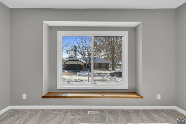 5824 SW 28th TER, Topeka, KS 66614