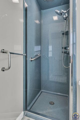 5824 SW 28th TER, Topeka, KS 66614