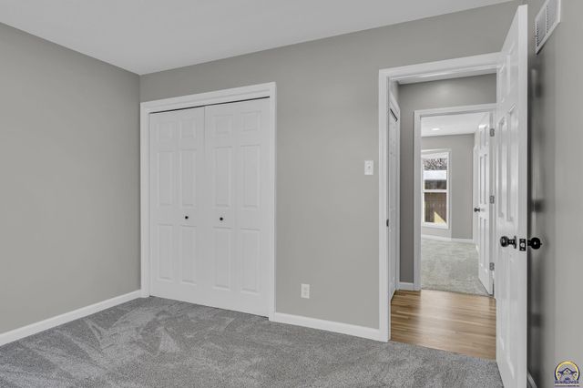 5824 SW 28th TER, Topeka, KS 66614