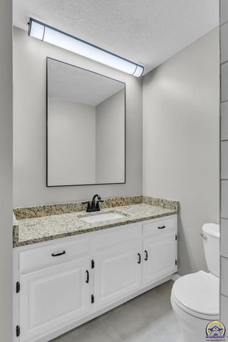 5824 SW 28th TER, Topeka, KS 66614