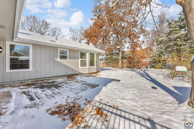 5824 SW 28th TER, Topeka, KS 66614