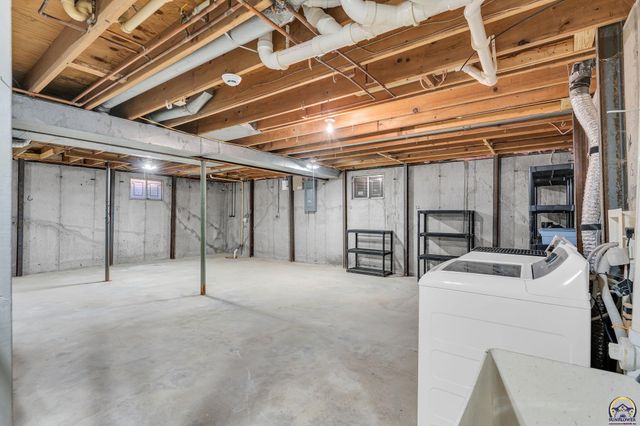 5824 SW 28th TER, Topeka, KS 66614