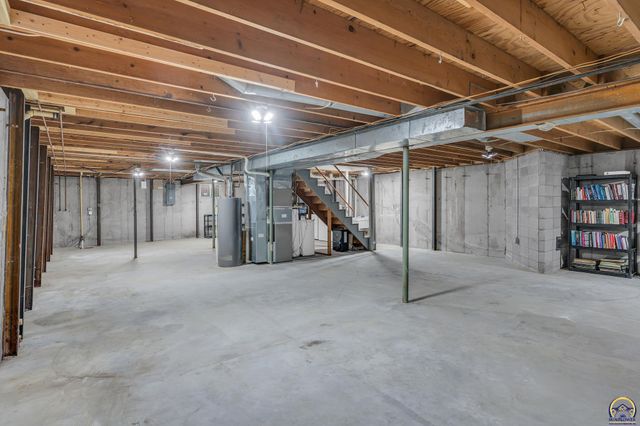 5824 SW 28th TER, Topeka, KS 66614