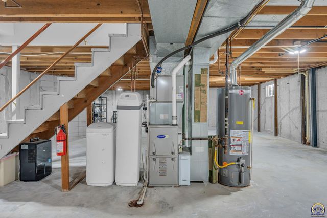 5824 SW 28th TER, Topeka, KS 66614