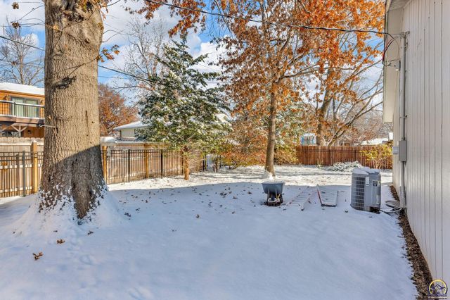 5824 SW 28th TER, Topeka, KS 66614