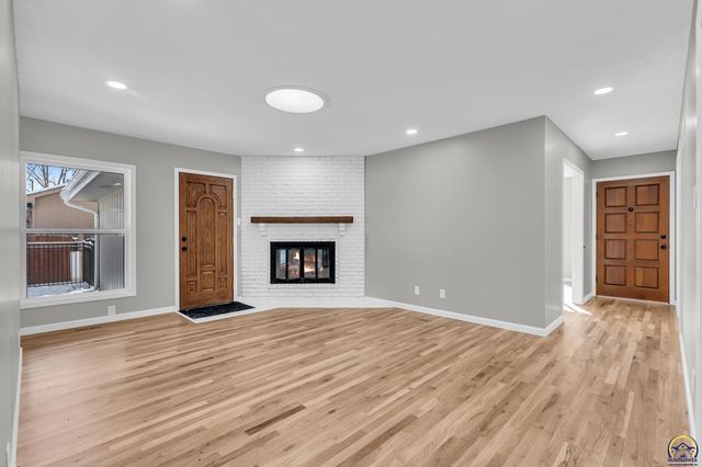 5824 SW 28th TER, Topeka, KS 66614