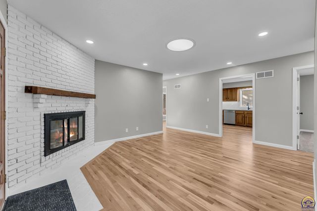 5824 SW 28th TER, Topeka, KS 66614