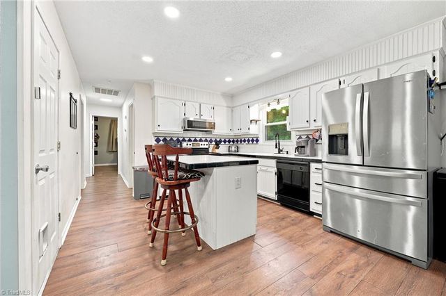 2273 Willow Bend Drive, Kernersville, NC 27284
