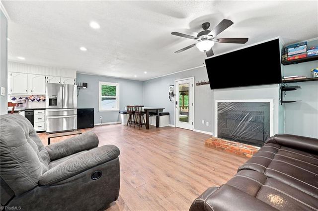 2273 Willow Bend Drive, Kernersville, NC 27284