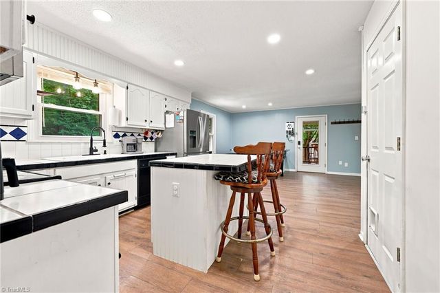 2273 Willow Bend Drive, Kernersville, NC 27284