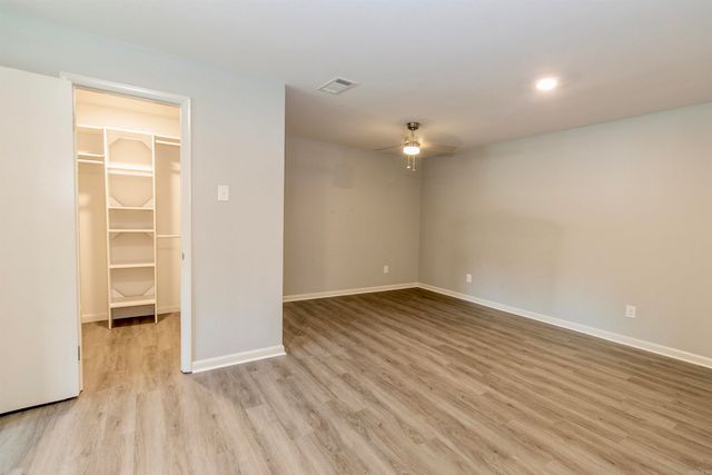 1617 Deerfield Rd, Benton, AR 72019