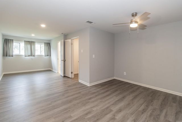1617 Deerfield Rd, Benton, AR 72019
