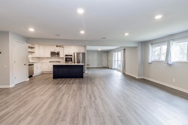 1617 Deerfield Rd, Benton, AR 72019