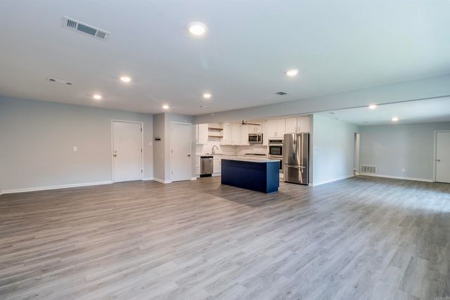 1617 Deerfield Rd, Benton, AR 72019