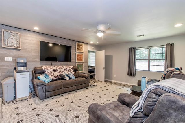 1617 Deerfield Rd, Benton, AR 72019