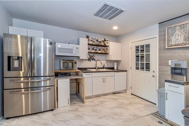 1617 Deerfield Rd, Benton, AR 72019