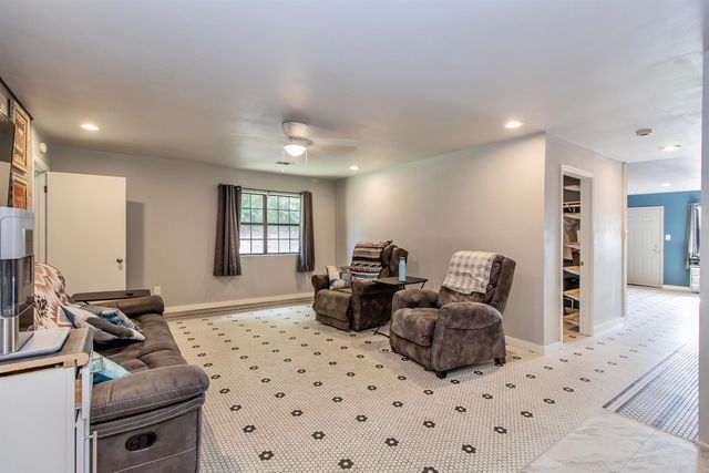 1617 Deerfield Rd, Benton, AR 72019