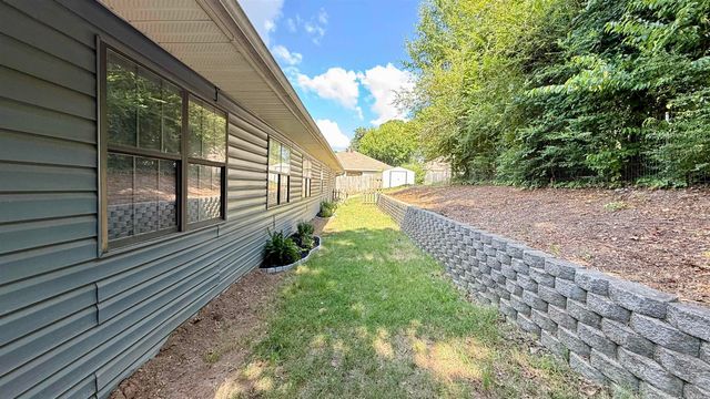 1617 Deerfield Rd, Benton, AR 72019
