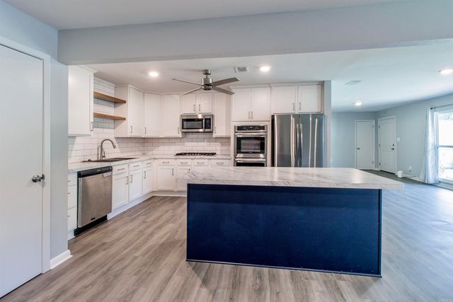 1617 Deerfield Rd, Benton, AR 72019