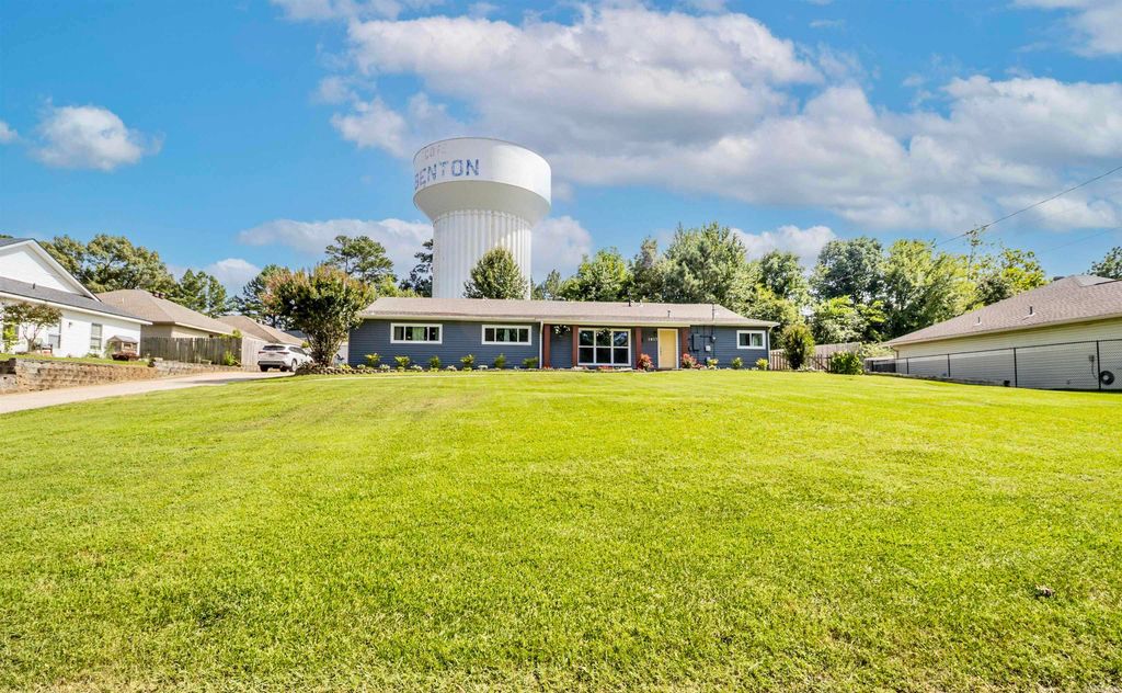 1617 Deerfield Rd, Benton, AR 72019