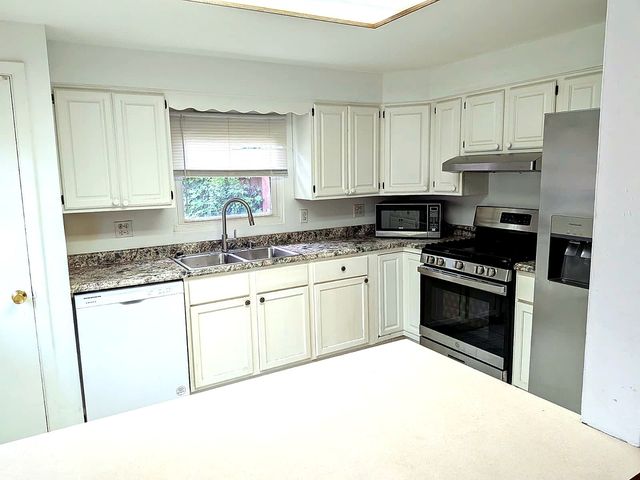 386 Dover Drive 386, Des Plaines, IL 60018
