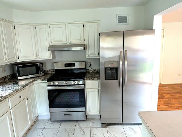 386 Dover Drive 386, Des Plaines, IL 60018