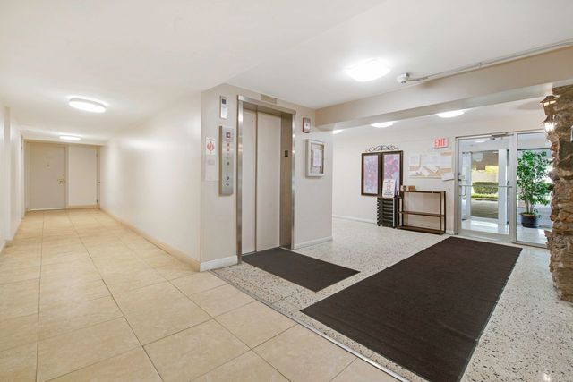 5220 Oakton Street 103, Skokie, IL 60077