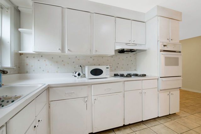 5220 Oakton Street 103, Skokie, IL 60077